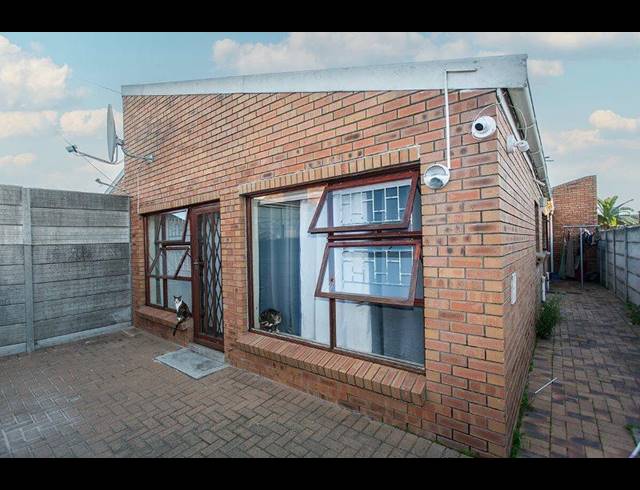 3 BEDROOM TOWNHOUSE FOR SALE IN PEERLESS PARK WEST